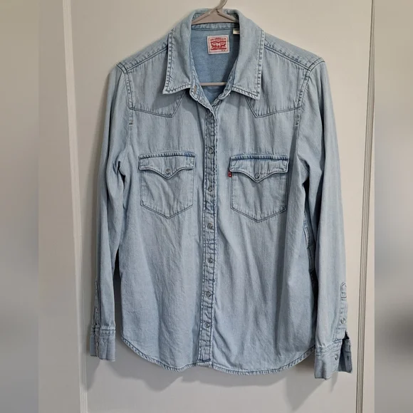 Levi’s Pearl Snap Western Shirt – Women’s Medium (Light Wash Blue, 100% Cotton) - Picture 1 of 10